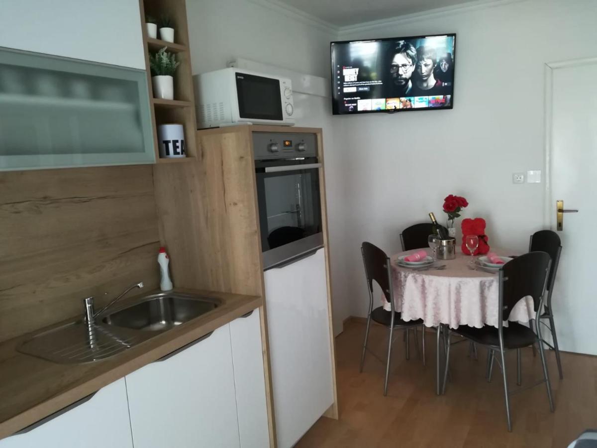 Apartment And Room Hudoletnjak ชิโล ภายนอก รูปภาพ