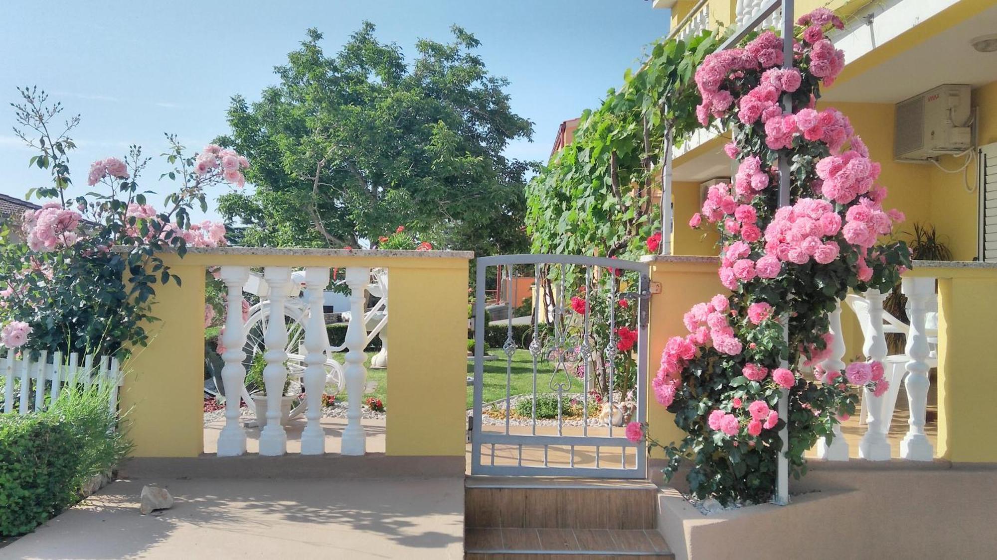 Apartment And Room Hudoletnjak ชิโล ภายนอก รูปภาพ